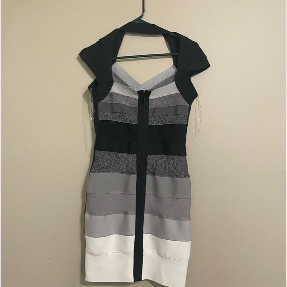 Venus dress try on only removed tag great for hourglass figure - Picture 4 of 5